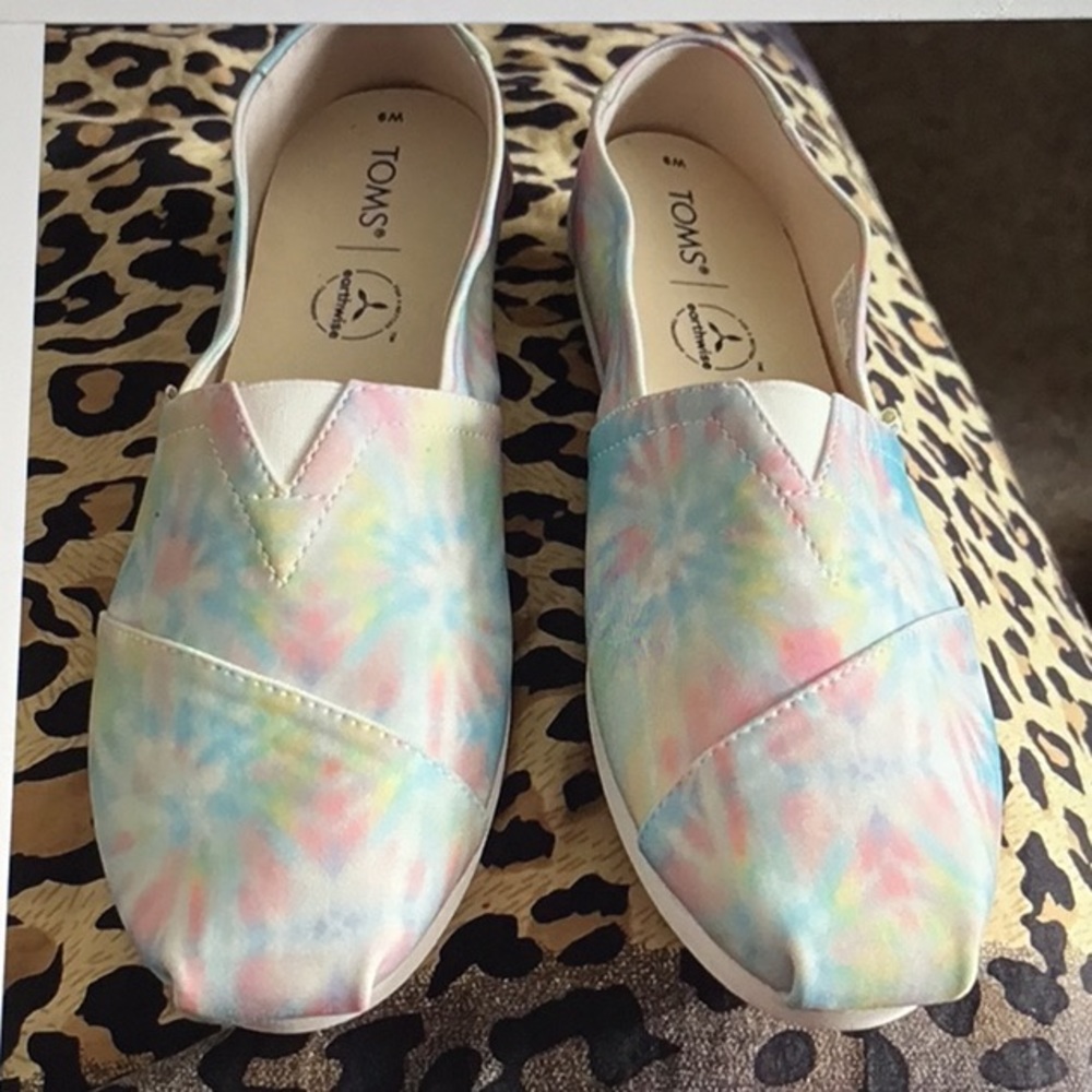 TOMS.  NEW